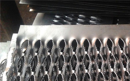 不锈钢鳄鱼嘴金属防滑网 不锈钢鳄鱼嘴金属防滑网