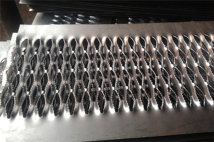 不锈钢鳄鱼嘴踏步板 不锈钢鳄鱼嘴踏步板